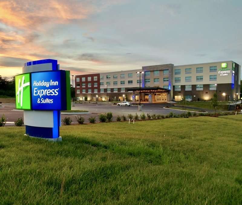 Holiday Inn Express & Suites Raleigh Airport Brier Creek