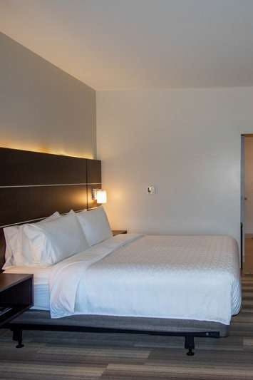 Hotel Holiday Inn Express & Suites Tonawanda Buffalo Area photo 1