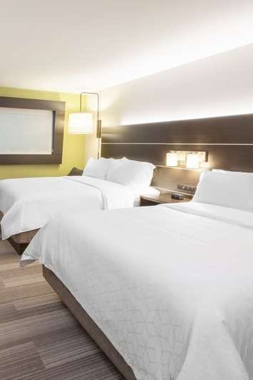 Hotel Holiday Inn Express New Albany photo 1