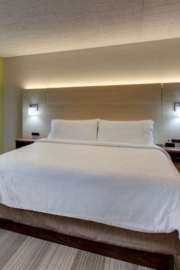 Hotel Holiday Inn Express Pittston - Scranton Airport photo 2