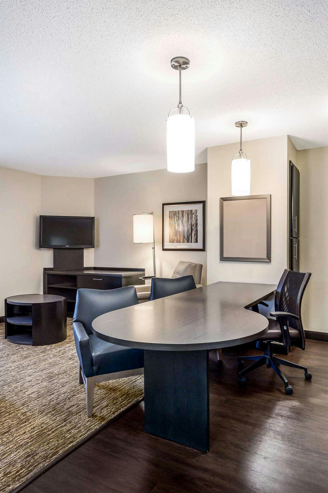 Hotel Sonesta Simply Suites Detroit Troy photo 3