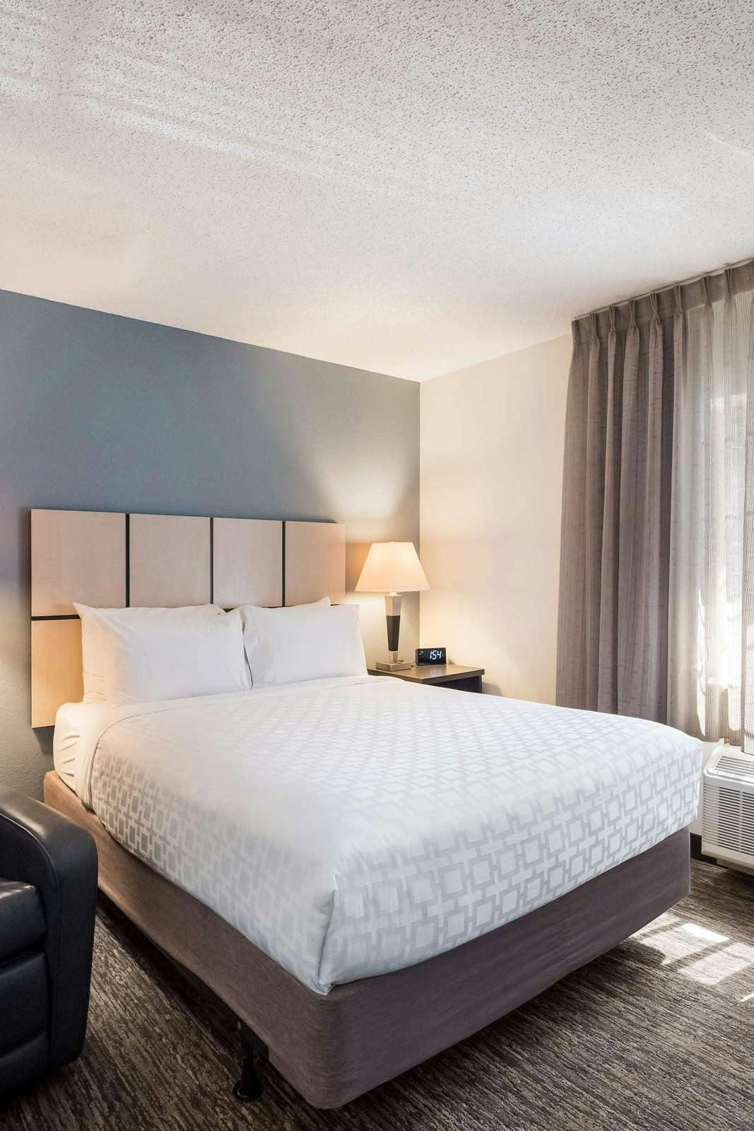 Hotel Sonesta Simply Suites Detroit Troy photo 1