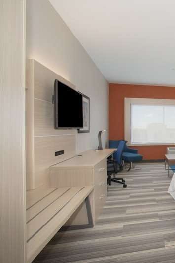 Hotel Holiday Inn Express & Suites Denver NE - Brighton photo 4