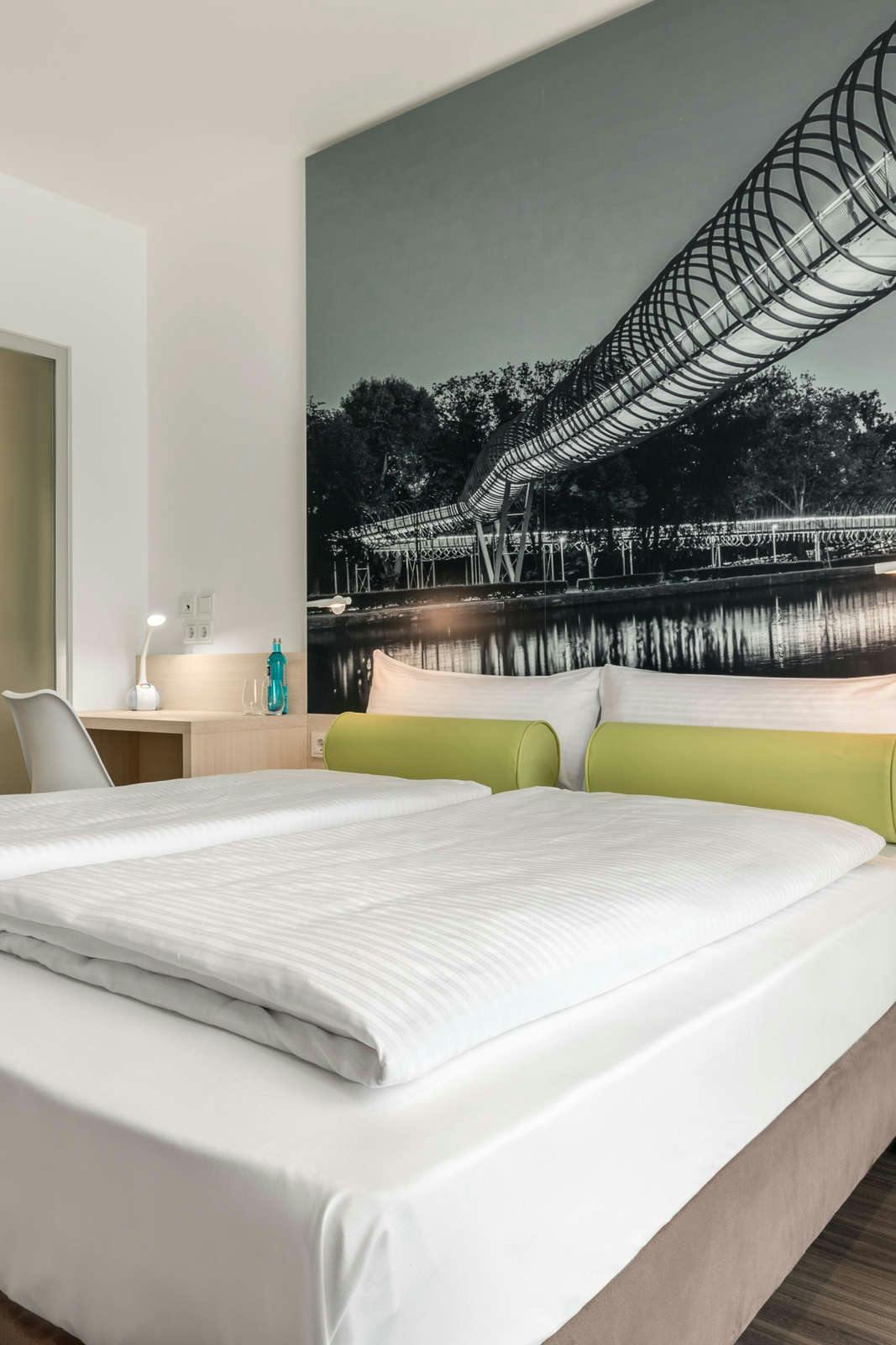 Hotel Super 8 by Wyndham Oberhausen am Centro photo 2