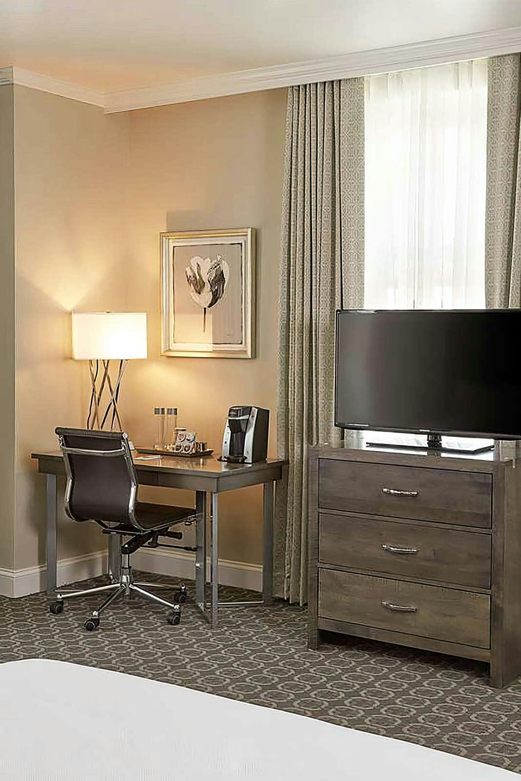 Hotel Redmont Hotel Birmingham, Curio Collection by Hilton photo 4