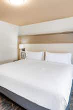 Hotel Holiday Inn Hotel & Suites Tulsa South photo 1