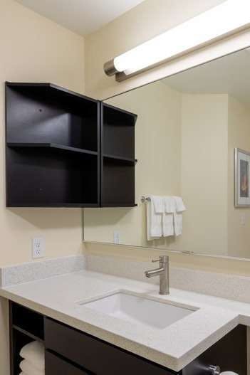 Hotel Candlewood Suites Rochester Mayo Clinic Area photo 4
