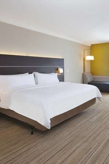 Hotel Holiday Inn Express & Suites Auburn Hills South photo 1