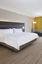 Hotel Holiday Inn Express & Suites Auburn Hills South photo 1