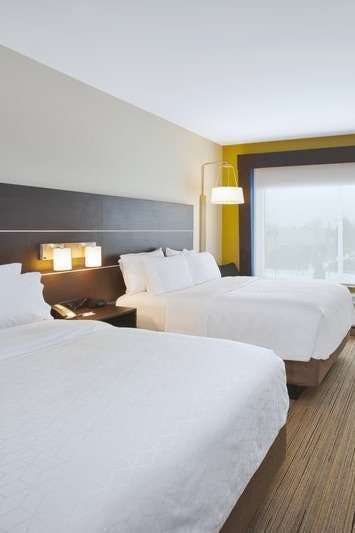 Hotel Holiday Inn Express & Suites Auburn Hills South photo 2