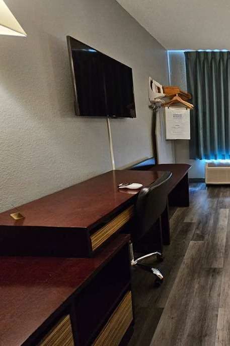 Hotel Super 8 by Wyndham Cloverdale IN photo 3