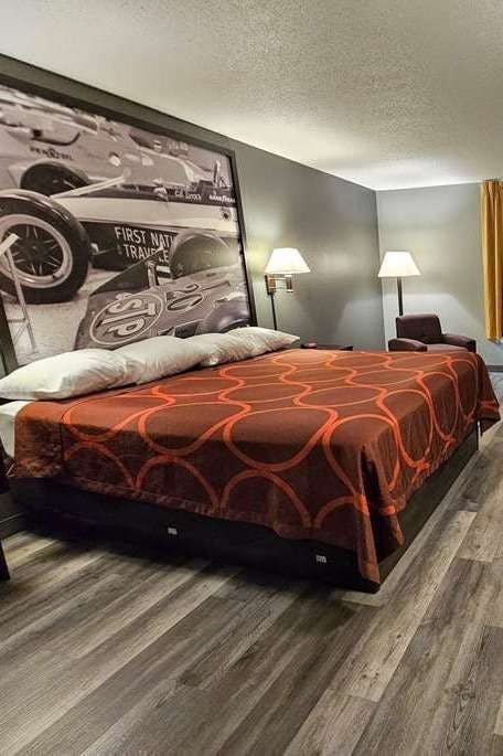 Hotel Super 8 by Wyndham Cloverdale IN photo 1