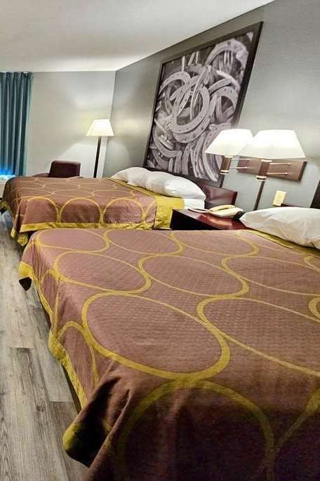 Hotel Super 8 by Wyndham Cloverdale IN photo 2