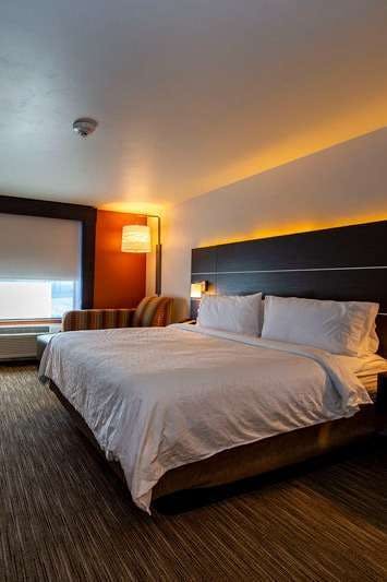 Hotel Holiday Inn Express & Suites Colorado Springs AFA Northgate photo 2