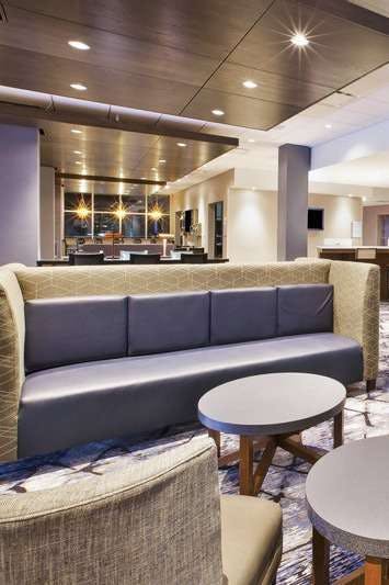 Hotel Holiday Inn Express & Suites Okemos - University Area photo 5