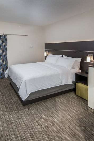 Hotel Holiday Inn Express & Suites Saskatoon East - University photo 2