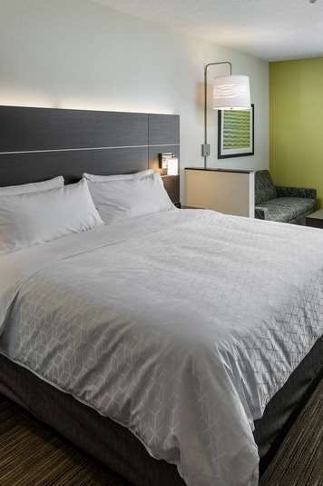 Hotel Holiday Inn Express & Suites Saskatoon East - University photo 1