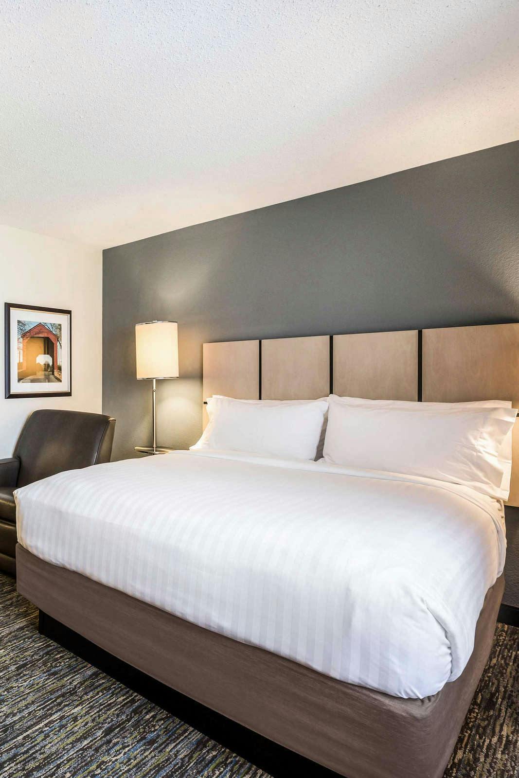 Hotel Sonesta Simply Suites Phoenix Glendale photo 2