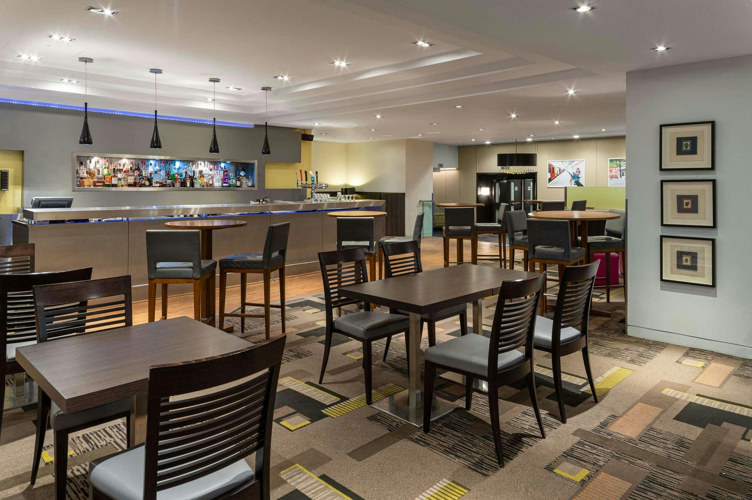 Hotel Hilton London Kensington photo 3