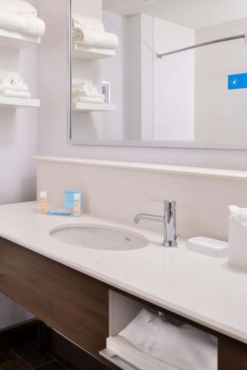 Hotel Hampton Inn Omaha Airport photo 4