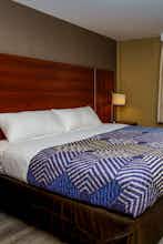 Hotel Sky Hotel Flushing photo 5