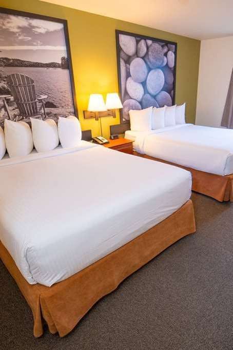 Hotel Super 8 by Wyndham Amherst NS photo 2