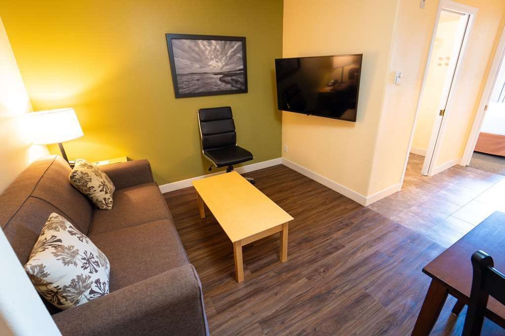 Hotel Super 8 by Wyndham Amherst NS photo 4