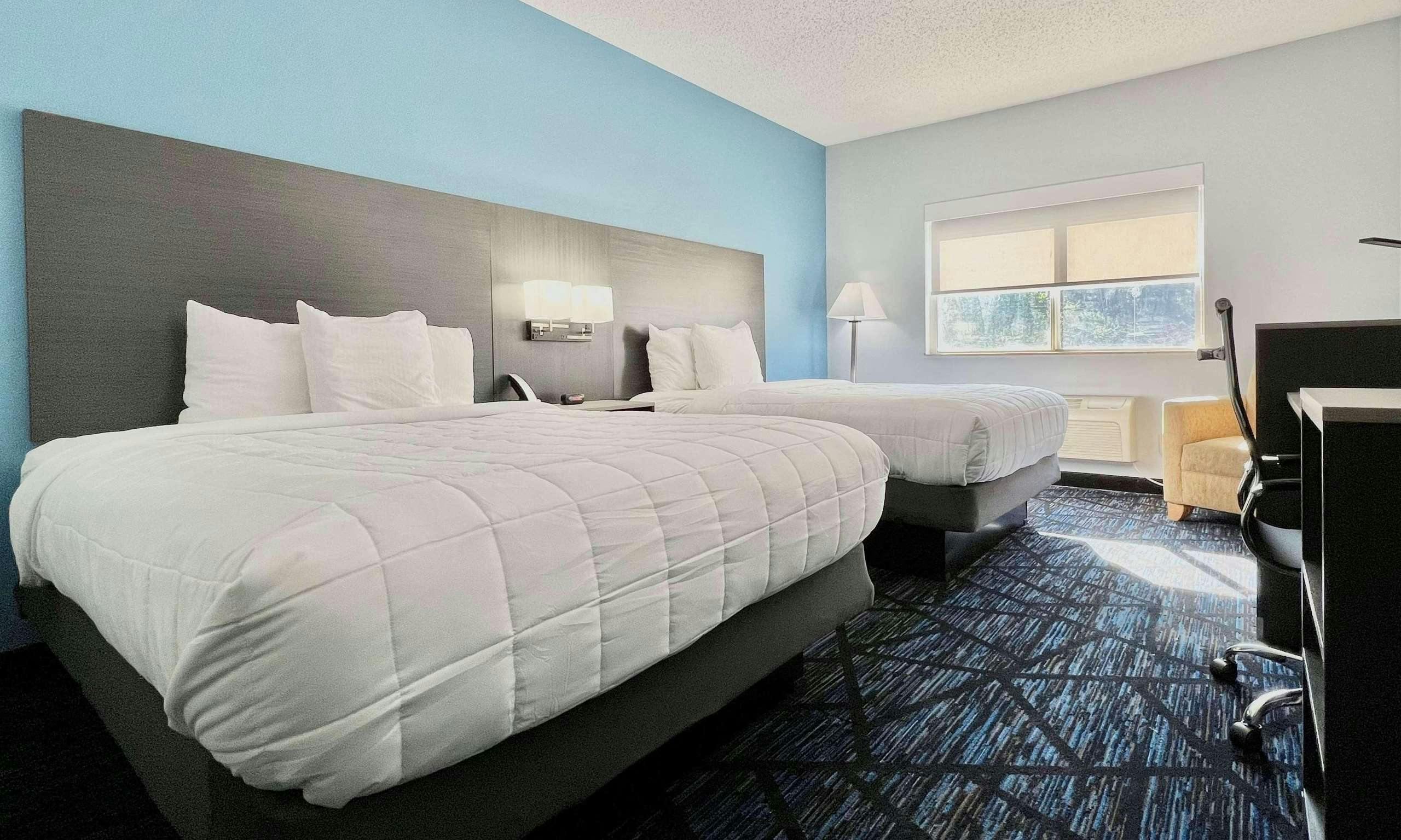 Hotel AmericInn by Wyndham Quincy photo 1