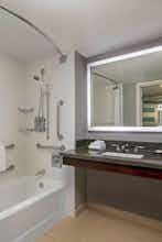 Hotel Sonesta Charlotte Lower South End photo 5