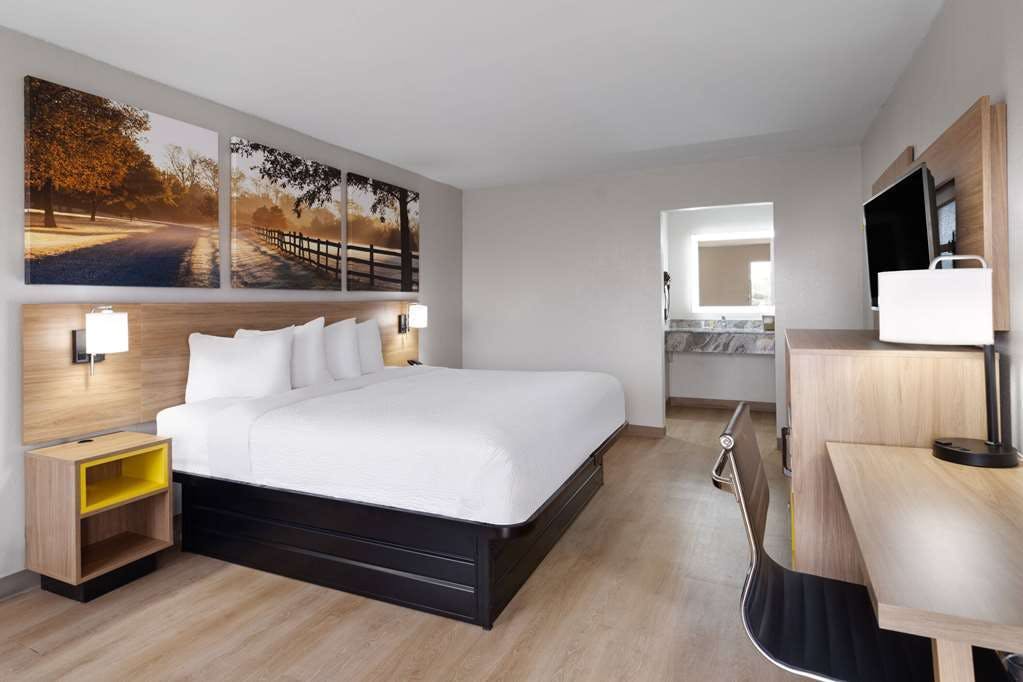 Hotel Days Inn by Wyndham Montgomery I-85 photo 1