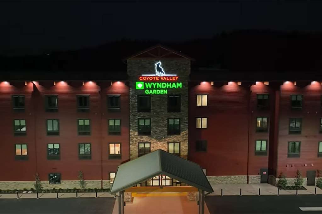 Wyndham Garden Redwood Valley