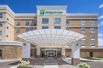 Holiday Inn & Suites Detroit Troy