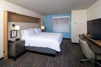 Hotel Holiday Inn & Suites Detroit Troy photo 1