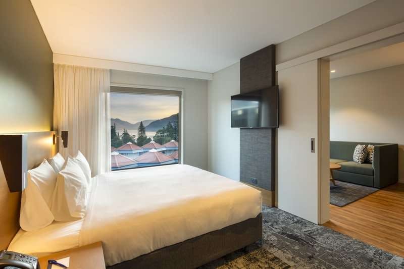 Hotel Holiday Inn Express & Suites Queenstown photo 3