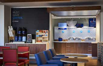Hotel Holiday Inn Express & Suites Lindale photo 5