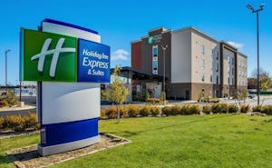 Holiday Inn Express & Suites Tulsa East Catoosa