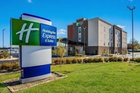 Holiday Inn Express & Suites Tulsa East Catoosa