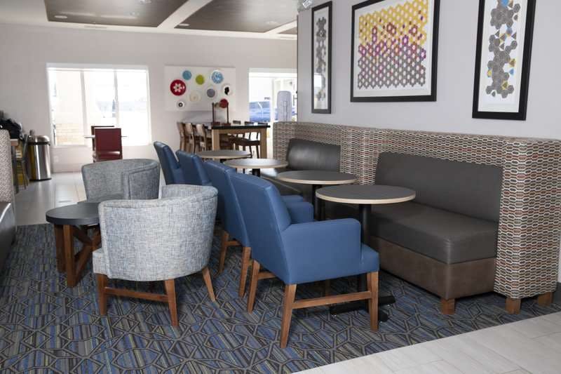 Hotel Holiday Inn Express Toledo West Napoleon photo 4