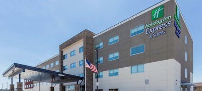 Holiday Inn Express & Suites Springfield North