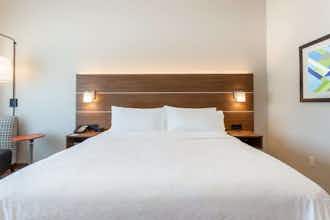 Hotel Holiday Inn Express & Suites Springfield North photo 2