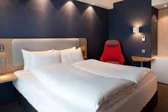 Hotel Holiday Inn Express Munich Olympiapark photo 1