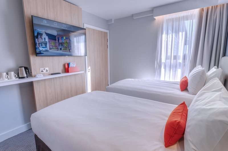 Hotel Holiday Inn Express Fleet photo 3