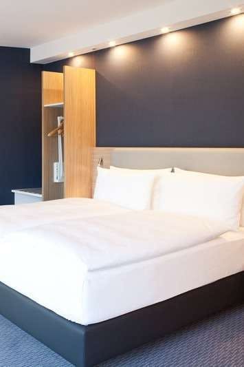 Hotel Holiday Inn Express Düsseldorf Airport photo 2