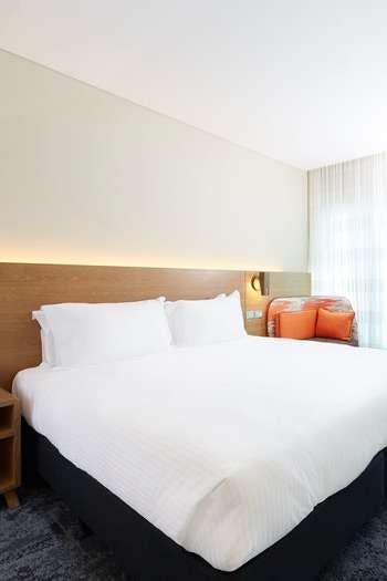 Hotel Holiday Inn Express Adelaide City Centre photo 2