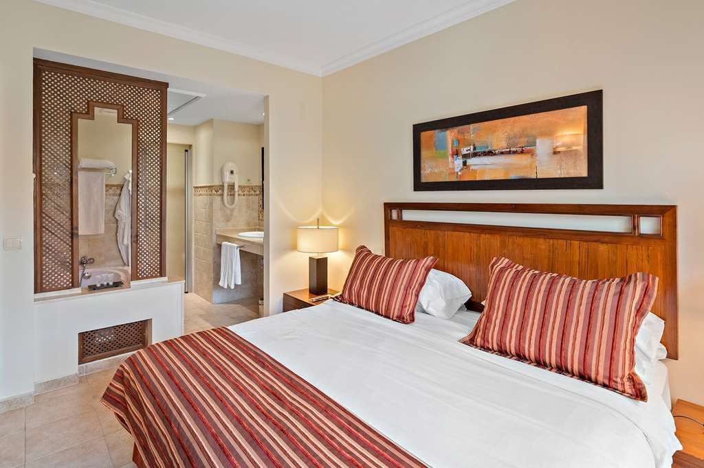 Hotel Ramada Hotel & Suites by Wyndham Costa del Sol Fuengirola photo 3