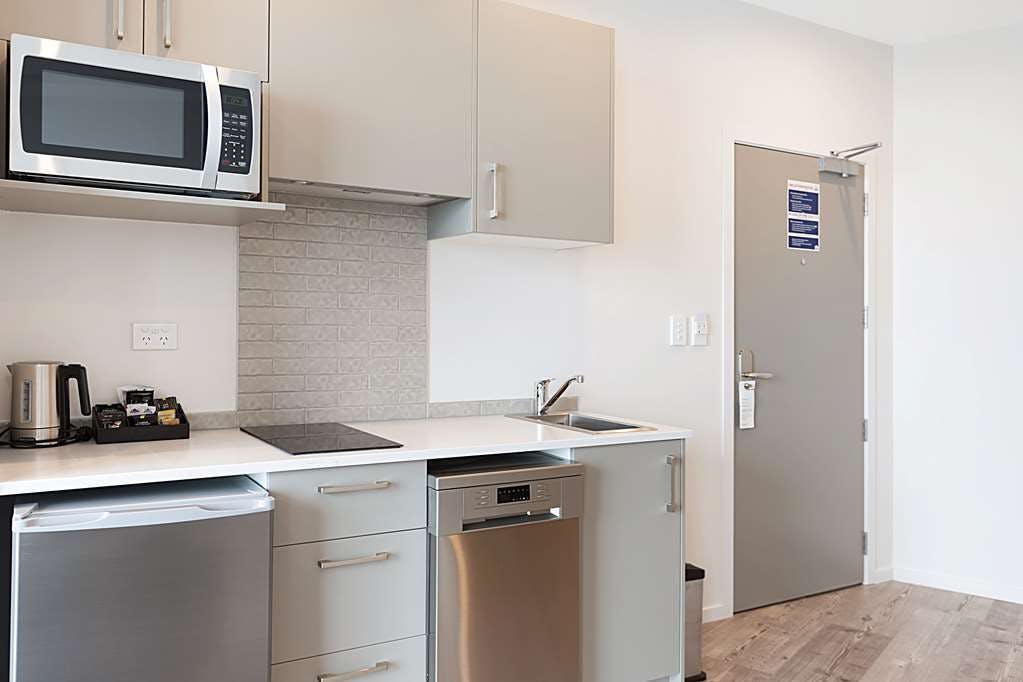 Hotel Ramada Suites By Wyndham Victoria Street West photo 3