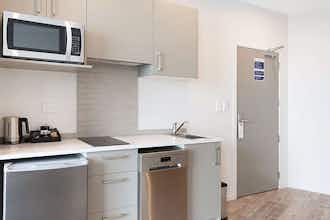 Hotel Ramada Suites By Wyndham Victoria Street West photo 3