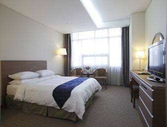 Hotel Ramada by Wyndham Dongtan photo 1