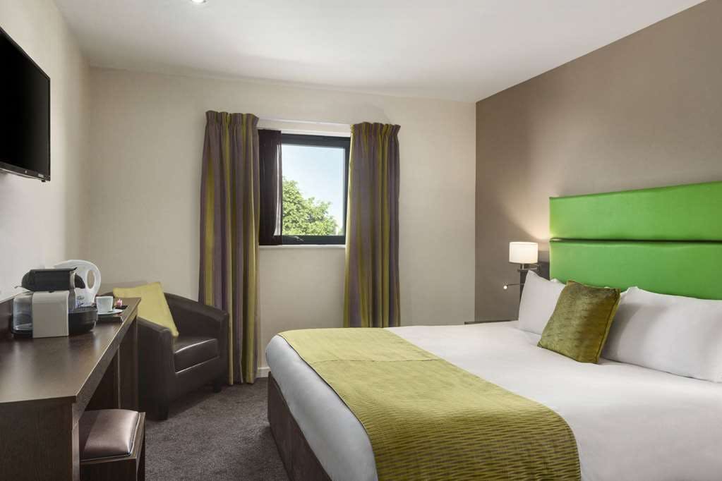 Hotel Ramada by Wyndham Oldbury Birmingham photo 2