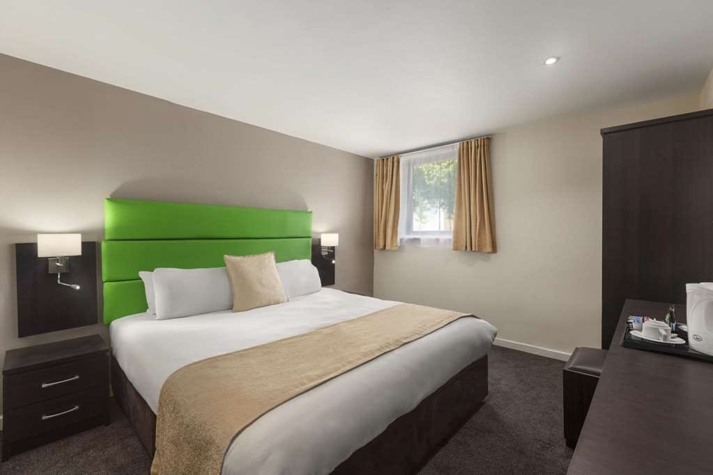 Hotel Ramada by Wyndham Oldbury Birmingham photo 1